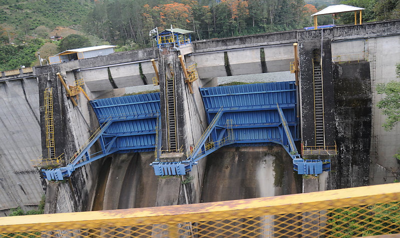 Dam at Lake Cachi Orosi, Costa_Rica.